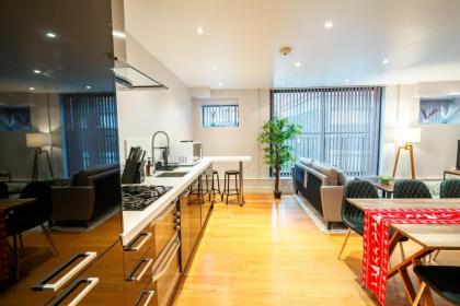 Immaculate 3-Bed House in central London - image 6