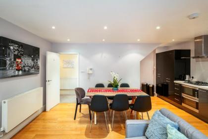 Immaculate 3-Bed House in central London - image 8