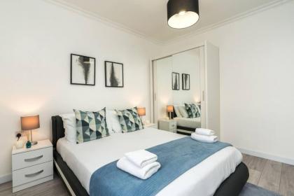 Superb flat close to super famous Portobello Road - image 18