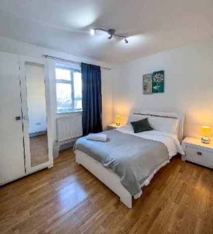 Shoreditch London  Two-Bedroom Apartment  - image 3