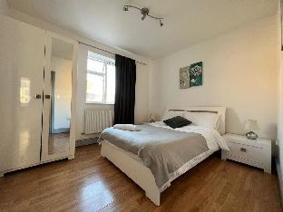 Shoreditch London  Two-Bedroom Apartment  - image 5