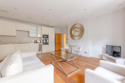 Central 2 Bedroom Flat near Hyde Park - image 12