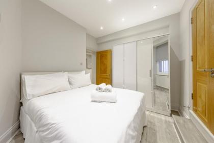 Central 2 Bedroom Flat near Hyde Park - image 17