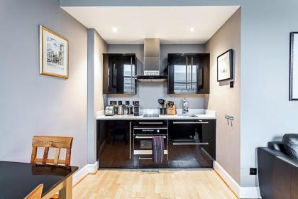 Chic Farringdon Flat - image 10