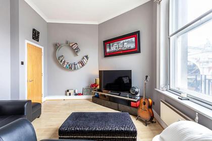 Chic Farringdon Flat - image 14