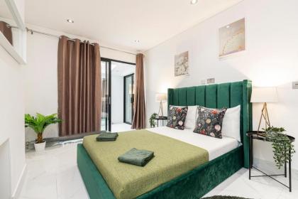 Stay at Kensington and Knightsbridge - image 17