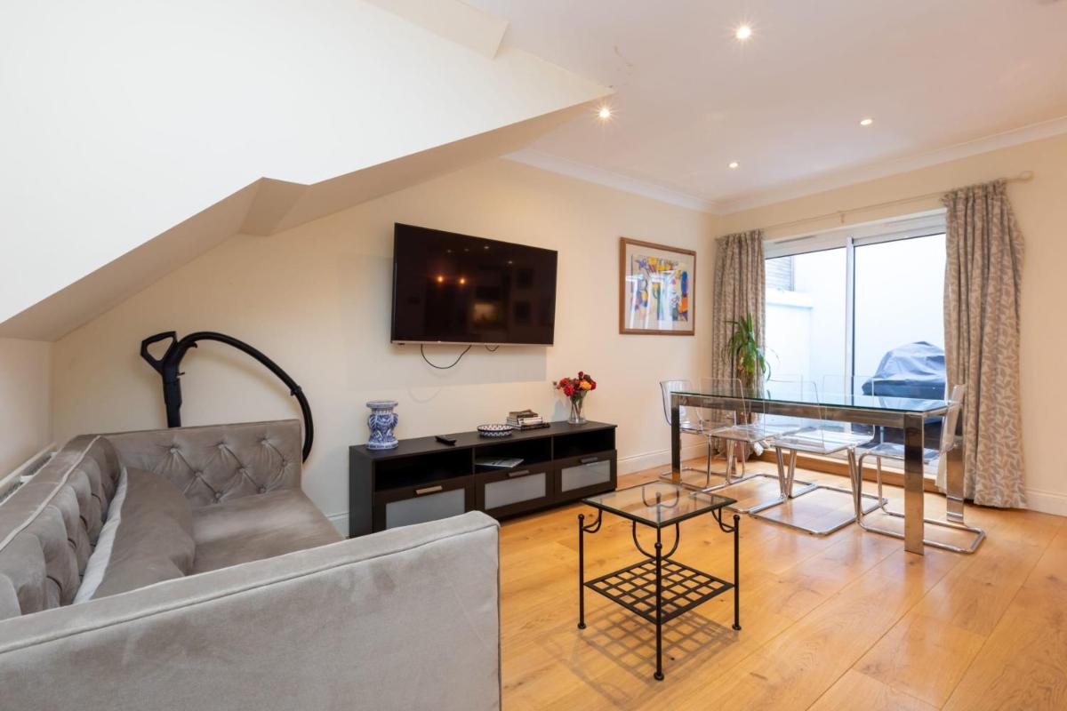 Modern and Bright 3 Bedroom House in Paddington - main image