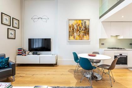 Slick Westbourne Grove Apartment - image 10