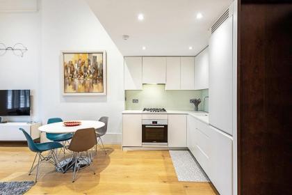 Slick Westbourne Grove Apartment - image 3