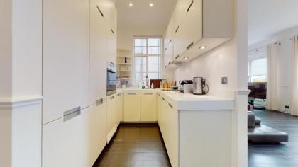 Hyde Park Gardens - 2 Bedroom apartment - image 3