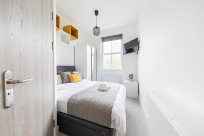 Cozy Ensuite Bedroom for Two near Tufnell Park - image 3