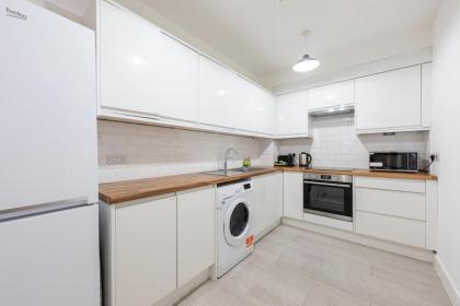 Charming Hotel with Kitchen & Laundry near Tufnell Park - image 8