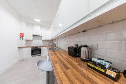 Charming Hotel with Kitchen & Laundry near Tufnell Park - image 9