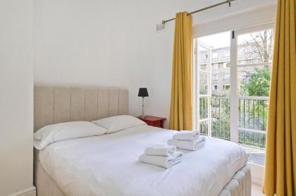 Bright one bedroom apartment with balcony in Maida Vale by UnderTheDoormat London 