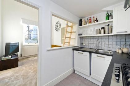 Bright one bedroom apartment with balcony in Maida Vale by UnderTheDoormat - image 12