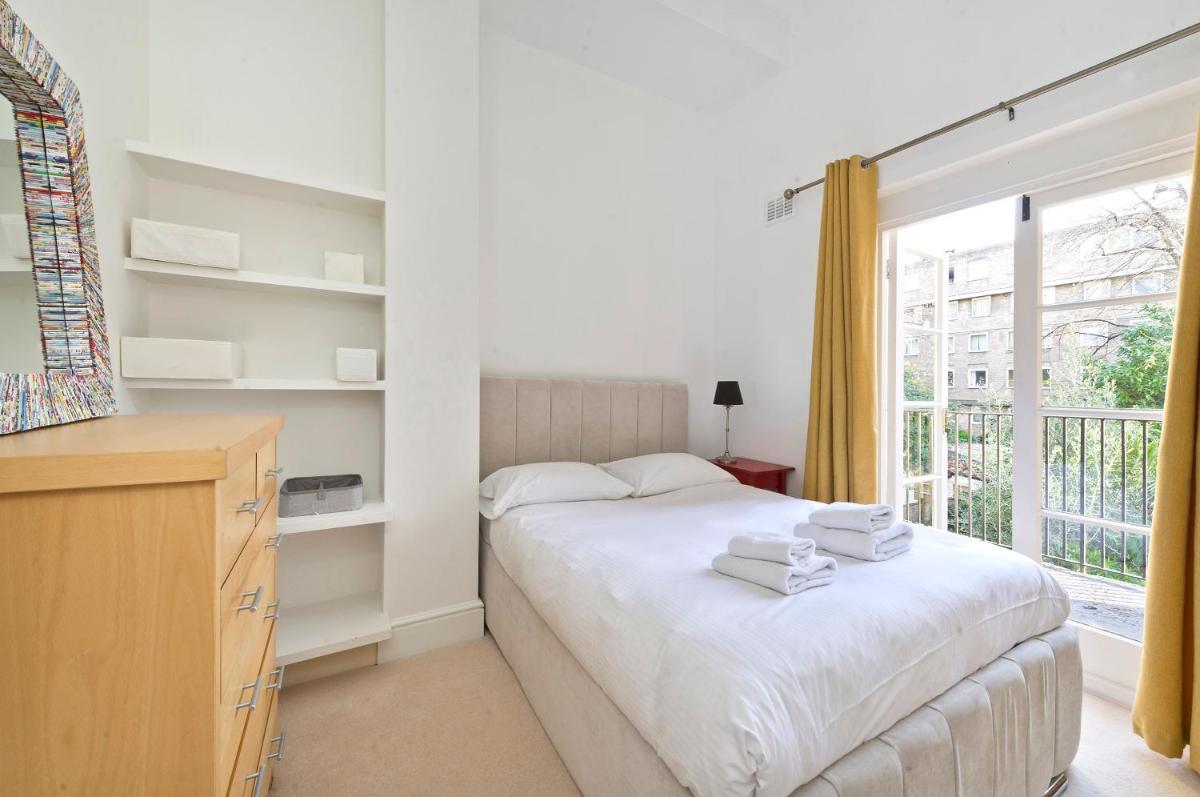 Bright one bedroom apartment with balcony in Maida Vale by UnderTheDoormat - image 3