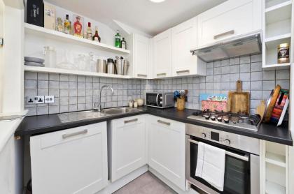 Bright one bedroom apartment with balcony in Maida Vale by UnderTheDoormat - image 4