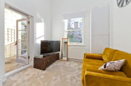 Bright one bedroom apartment with balcony in Maida Vale by UnderTheDoormat - image 9