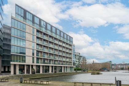 Modern One Bedroom Apartments in Old Street - image 12