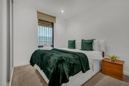 Modern One Bedroom Apartments in Old Street - image 3