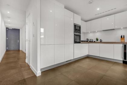 Modern One Bedroom Apartments in Old Street - image 7