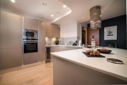 Stunning Modern Apartment close to Hyde Park by UnderTheDoormat - image 10