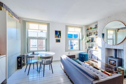 Stylish Notting Hill Photographers Apartment - image 16