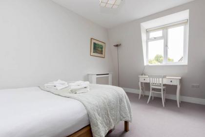 Homely 1 bedroom apartment in Fulham! - image 3