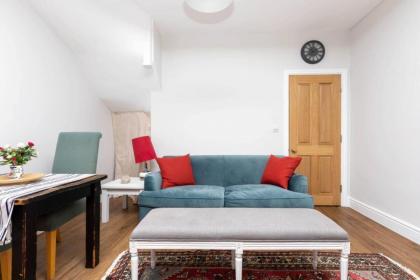 Homely 1 bedroom apartment in Fulham! - image 6