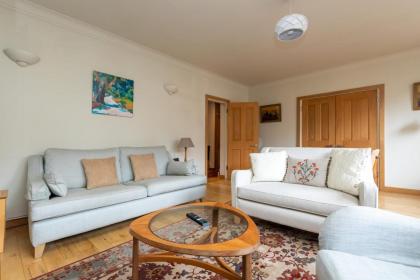 Large & Central 2BD Flat - Kensington - image 10