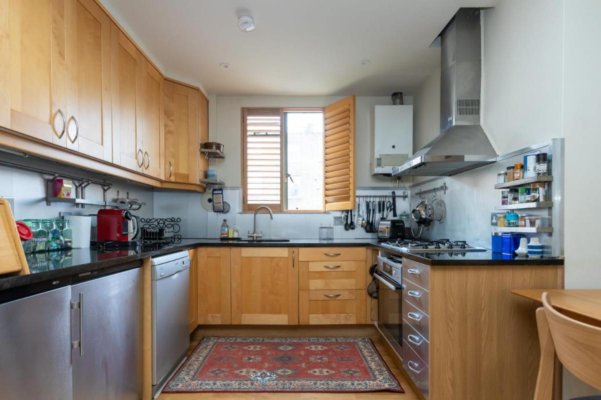 Large & Central 2BD Flat - Kensington - image 4