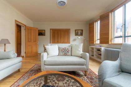 Large & Central 2BD Flat - Kensington - image 9