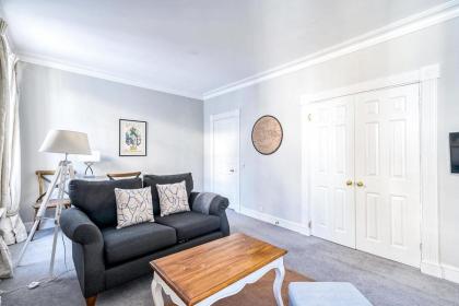 Cozy and Spacious Kensington Maisonette - image 8