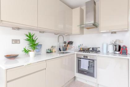 Airy & Modern 1BD flat in Maida Vale - image 16