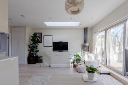 Airy & Modern 1BD flat in Maida Vale - image 9