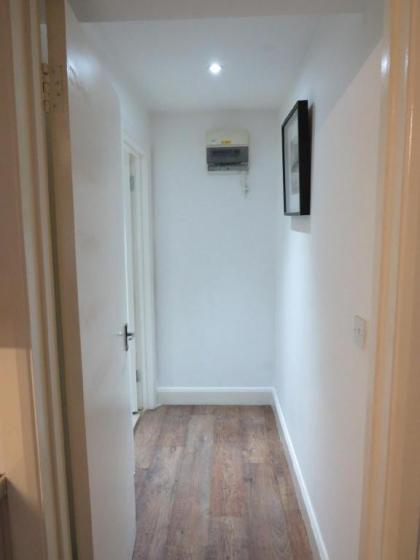 Good Size Basement 1-Bedroom Flat Hyde Park B24 - image 18