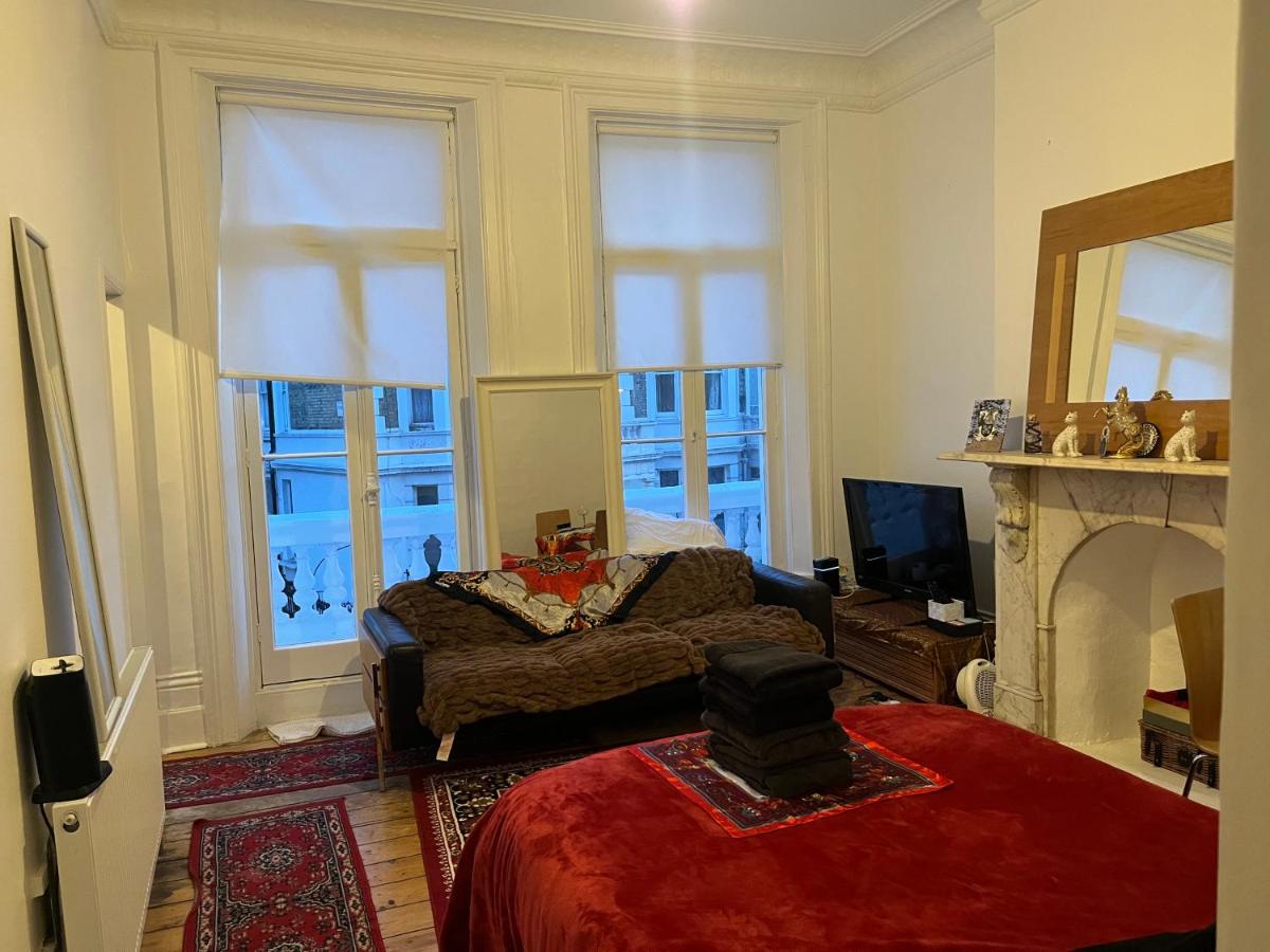 Beautiful and Cozy One Bedroom/ One Bath Central London - image 7