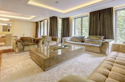 Luxurious flat with four bedrooms