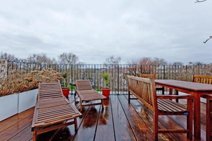 4 Bed Duplex Garden Views - image 2