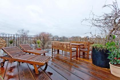 4 Bed Duplex Garden Views - image 5