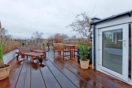 4 Bed Duplex Garden Views - image 7