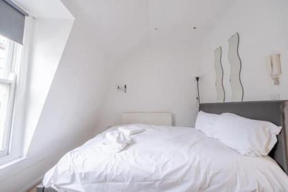 Central & Compact 1BD - 5min walk to Paddington - image 2