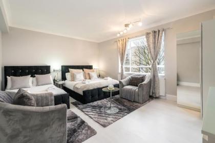 Exceptional 5 stars flat in lovely location - image 20