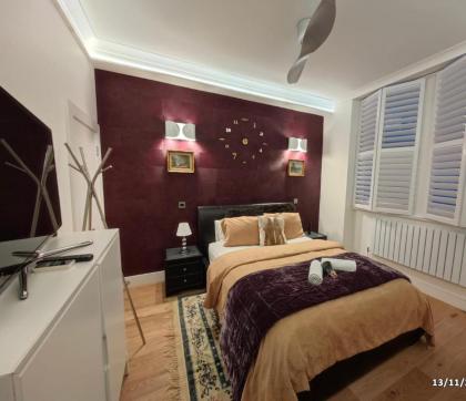 Luxury 2-Bed Apartment in Central London - image 12