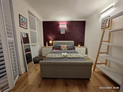 Luxury 2-Bed Apartment in Central London - image 2