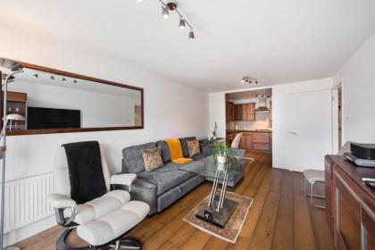 Modern 1BR Apt with fantastic views of London - image 8