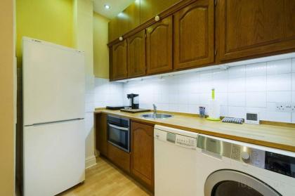 Traditional 1BR apartment in Central London - image 5