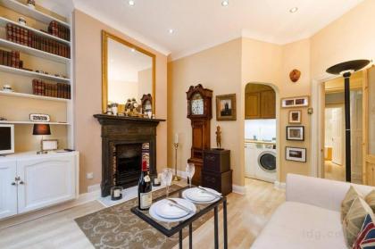 Traditional 1BR apartment in Central London - image 6