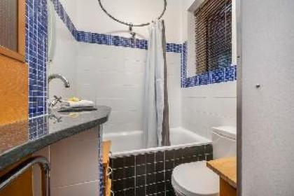 Stylish 1 BR Apt in Central London - image 13