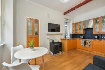 Stylish 1 BR Apt in Central London - image 4